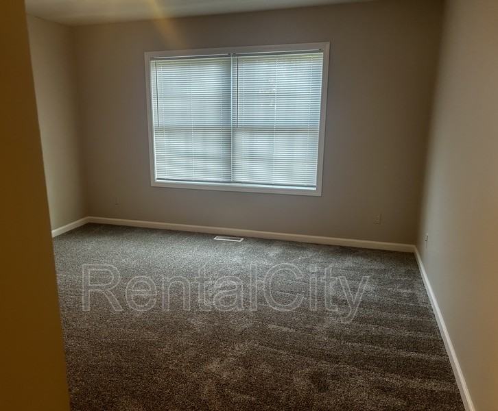 141 Cloverdale St - Photo 3 of 14