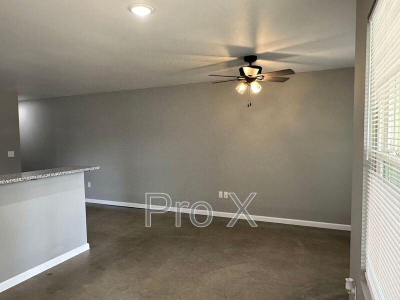 122 S Pearl Ave - Photo 2 of 14