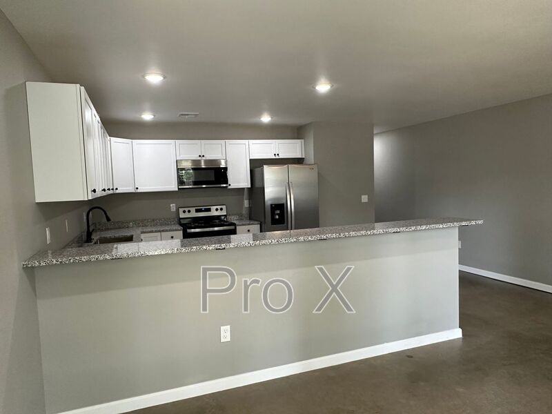 122 S Pearl Ave - Photo 3 of 14