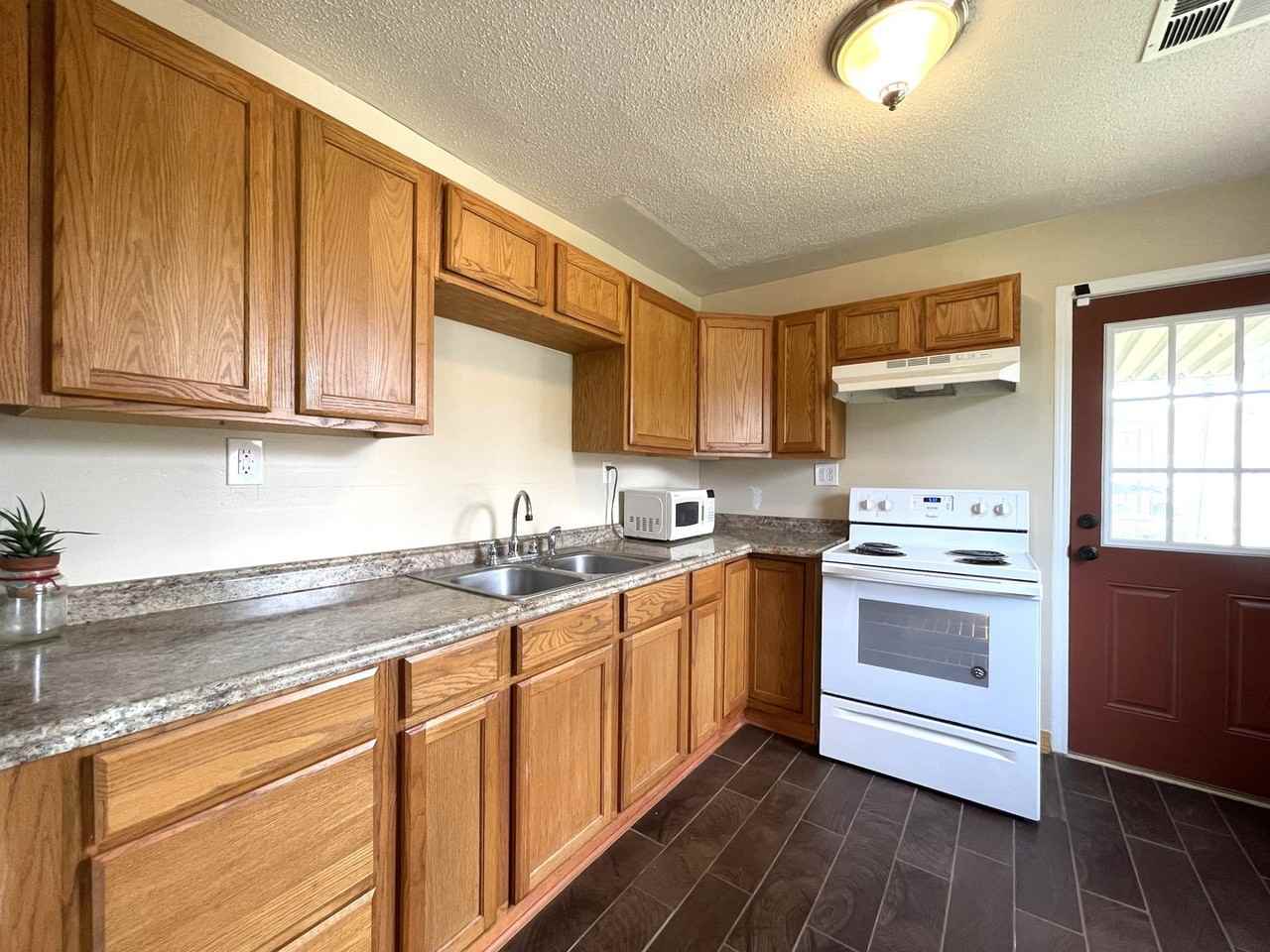 2332 W Eubanks St - Photo 2 of 12