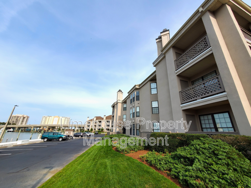 405 Harbour Pt #306 - Photo 2 of 18