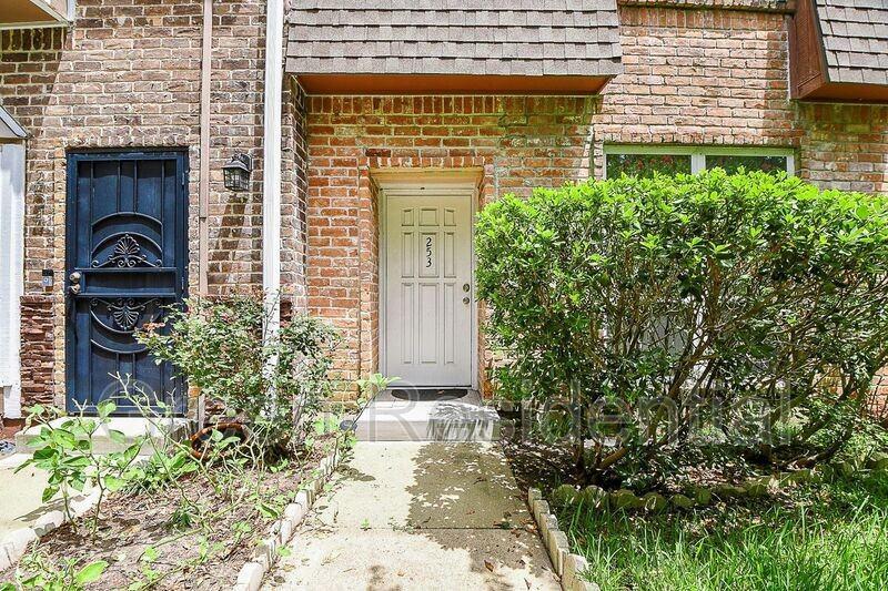 820 Threadneedle St #253 - Photo 2 of 32