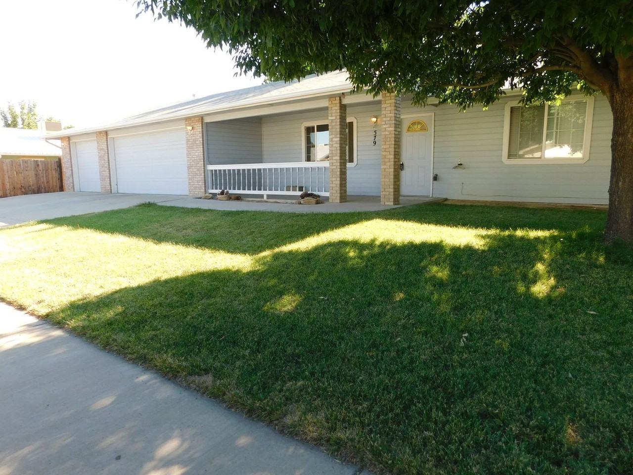 579 Darby Dr - Photo 2 of 20
