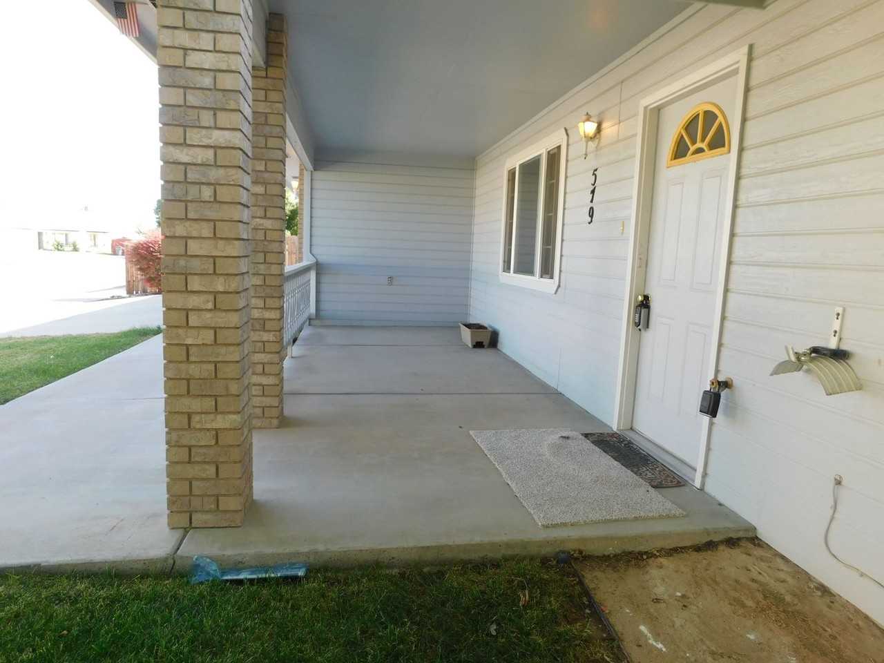 579 Darby Dr - Photo 3 of 20