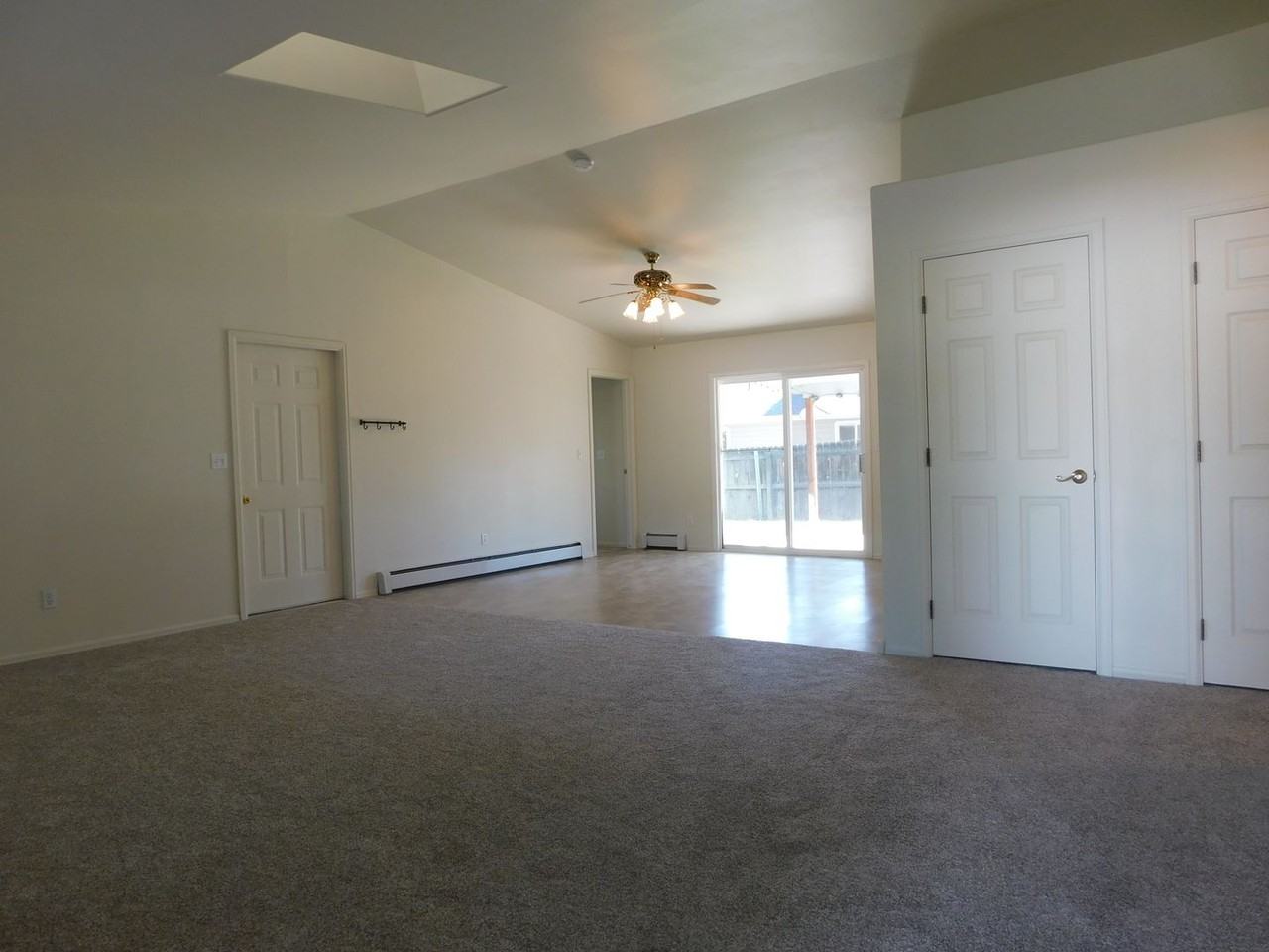 579 Darby Dr - Photo 4 of 20