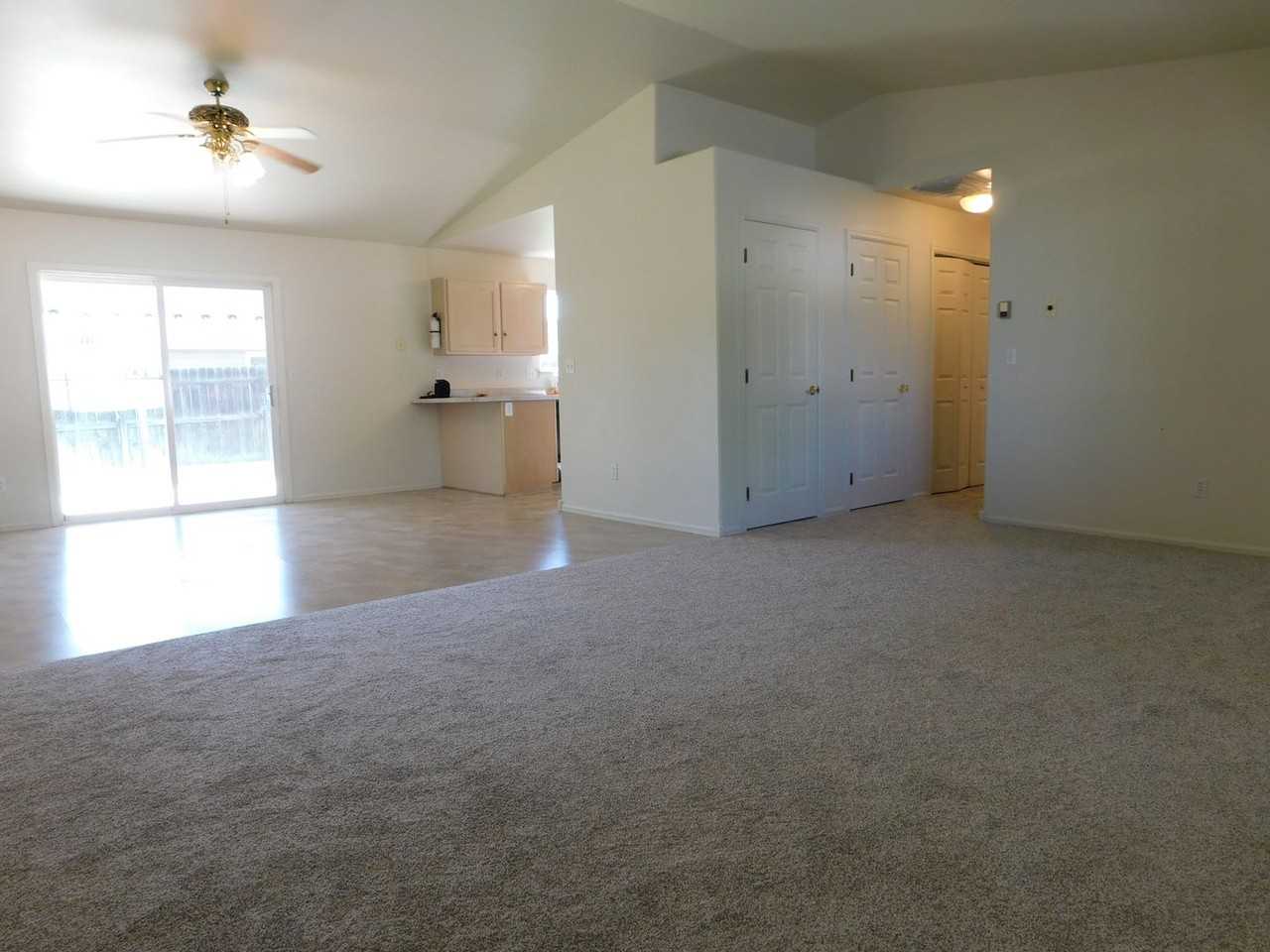 579 Darby Dr - Photo 5 of 20