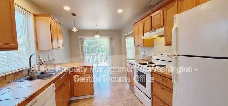 635 27th St Se - Photo 2 of 28