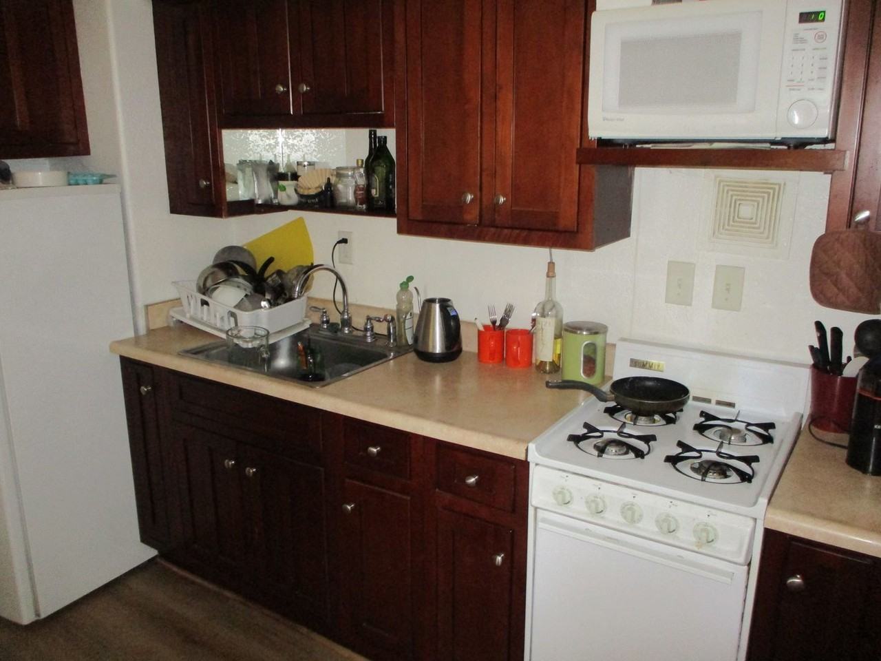 Unit B - Photo 2 of 4