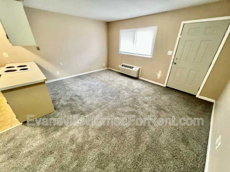 1547 S Green River Rd - Photo 2 of 6