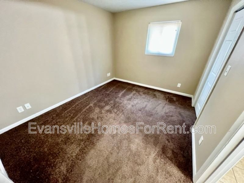 1547 S Green River Rd - Photo 5 of 6