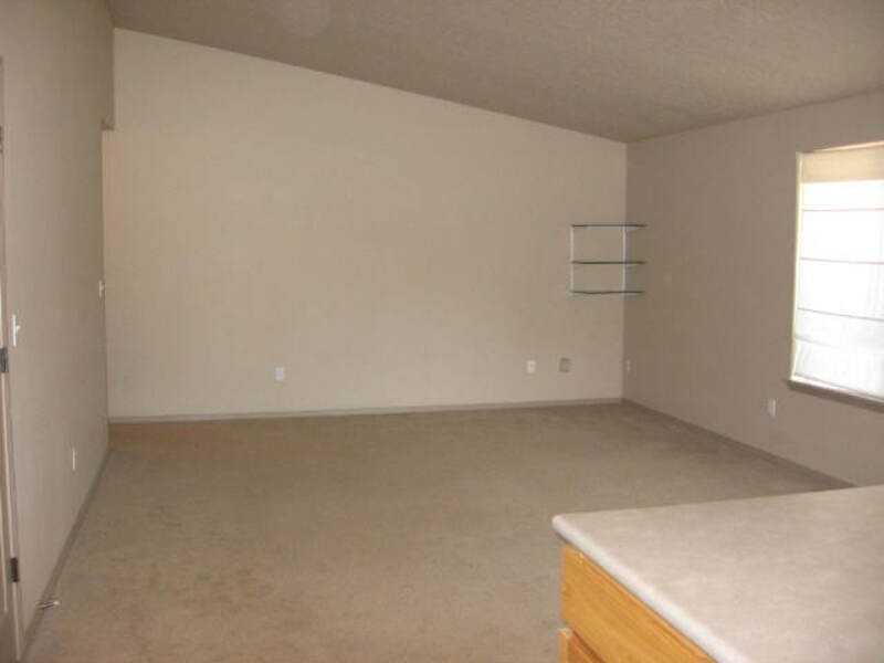 16452 Cassidy Dr - Photo 3 of 4