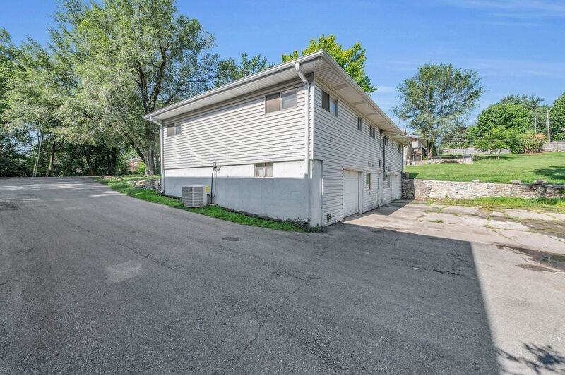 900 E T C Lea Rd - Photo 3 of 10