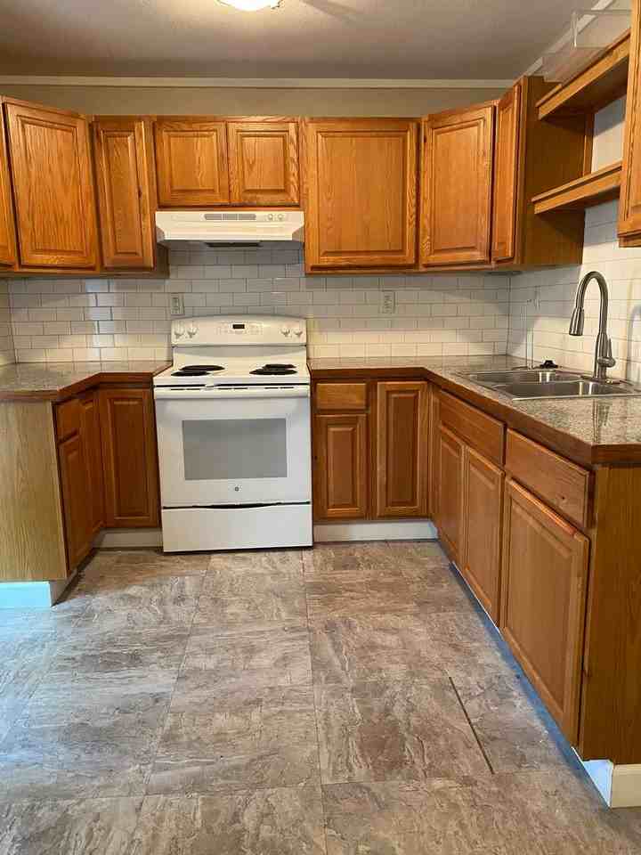 218 W. South St - Photo 2 of 19