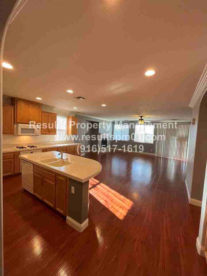 7256 Artisan Cir - Photo 2 of 12