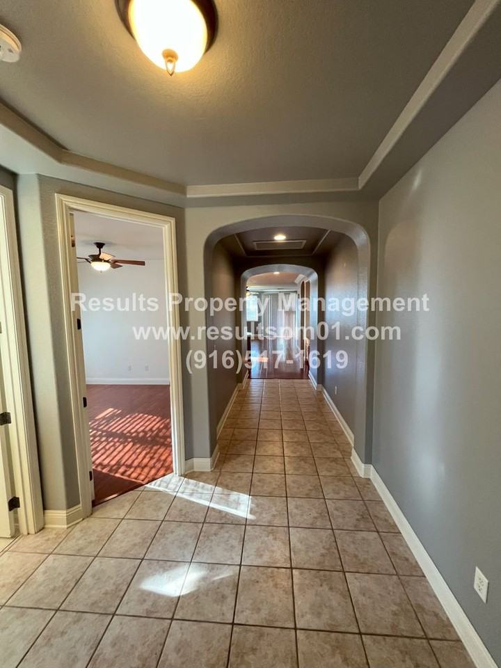 7256 Artisan Cir - Photo 3 of 12