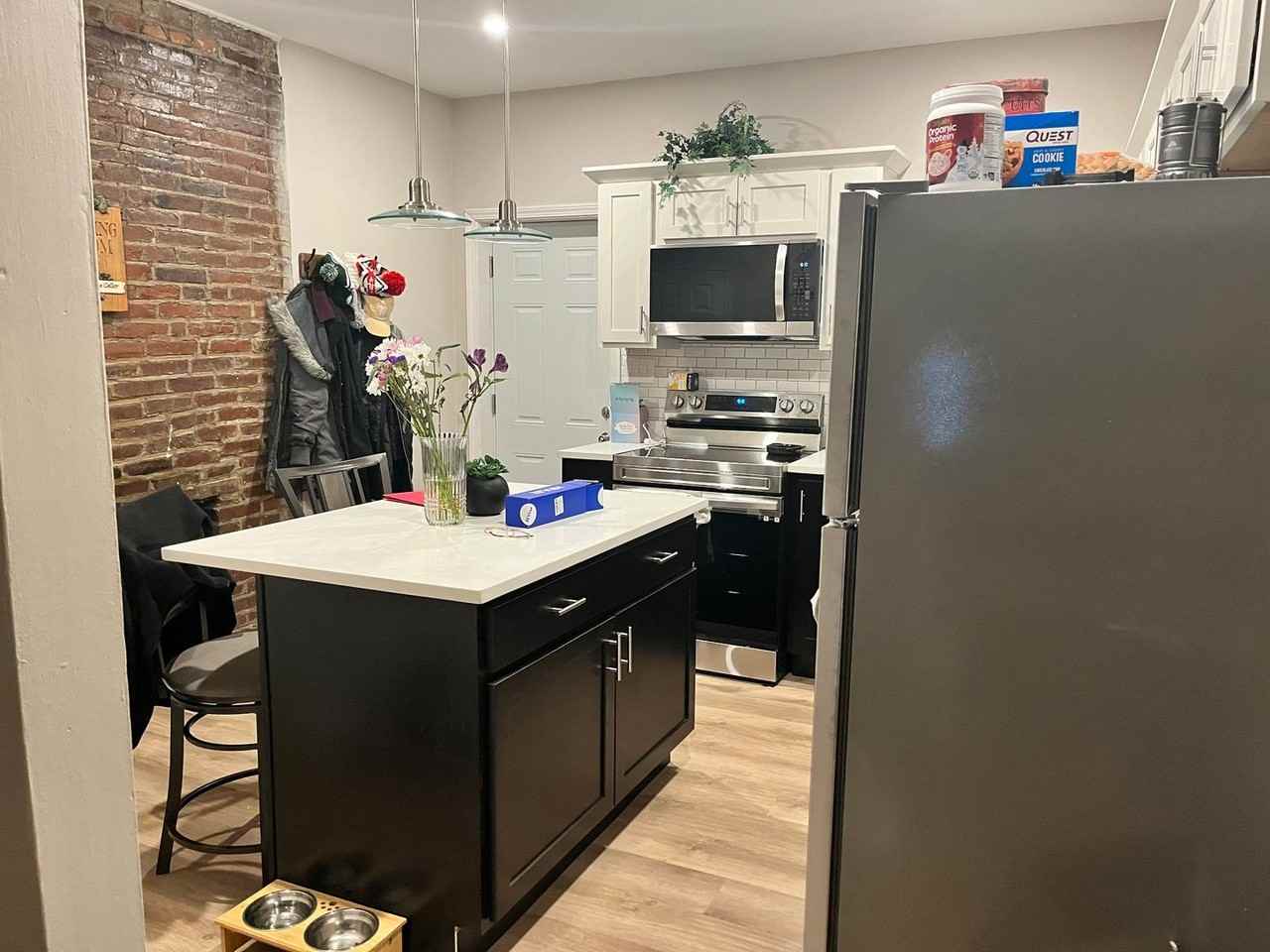 113 Parkhurst St - Photo 3 of 15
