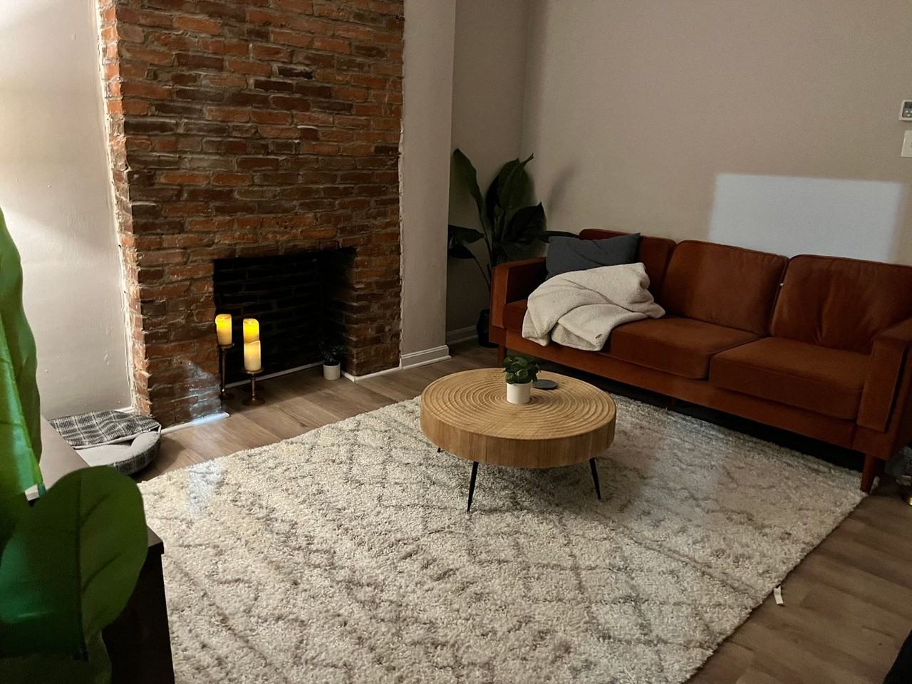 113 Parkhurst St - Photo 4 of 15