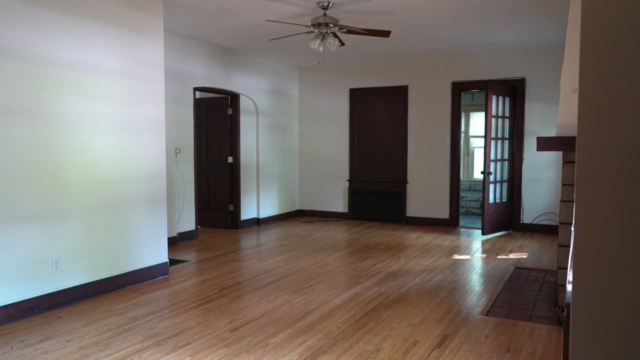 706 North Washington Street - Photo 4 of 28