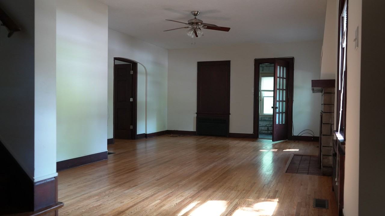 706 North Washington Street - Photo 6 of 28