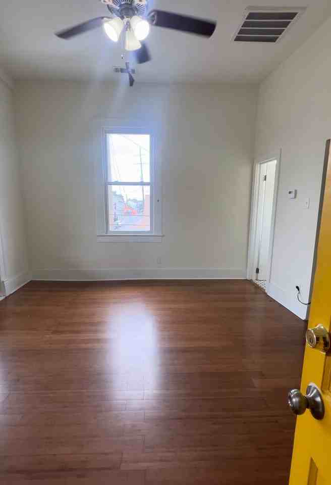 3233 Loyola Ave #02 - Photo 4 of 7