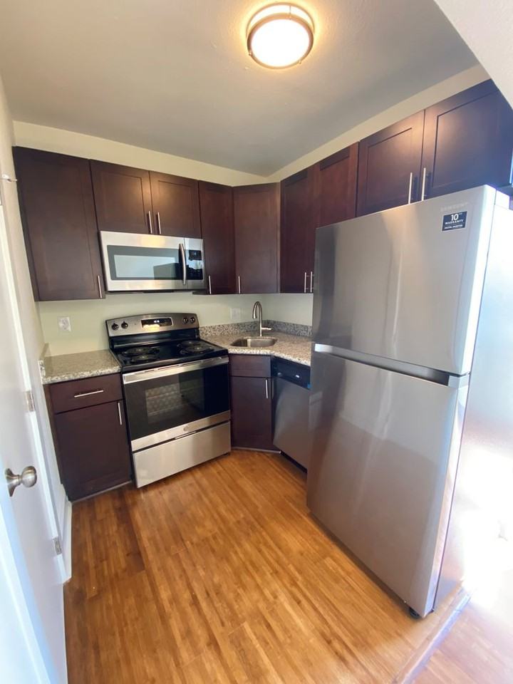 3233 Loyola Ave #02 - Photo 5 of 7