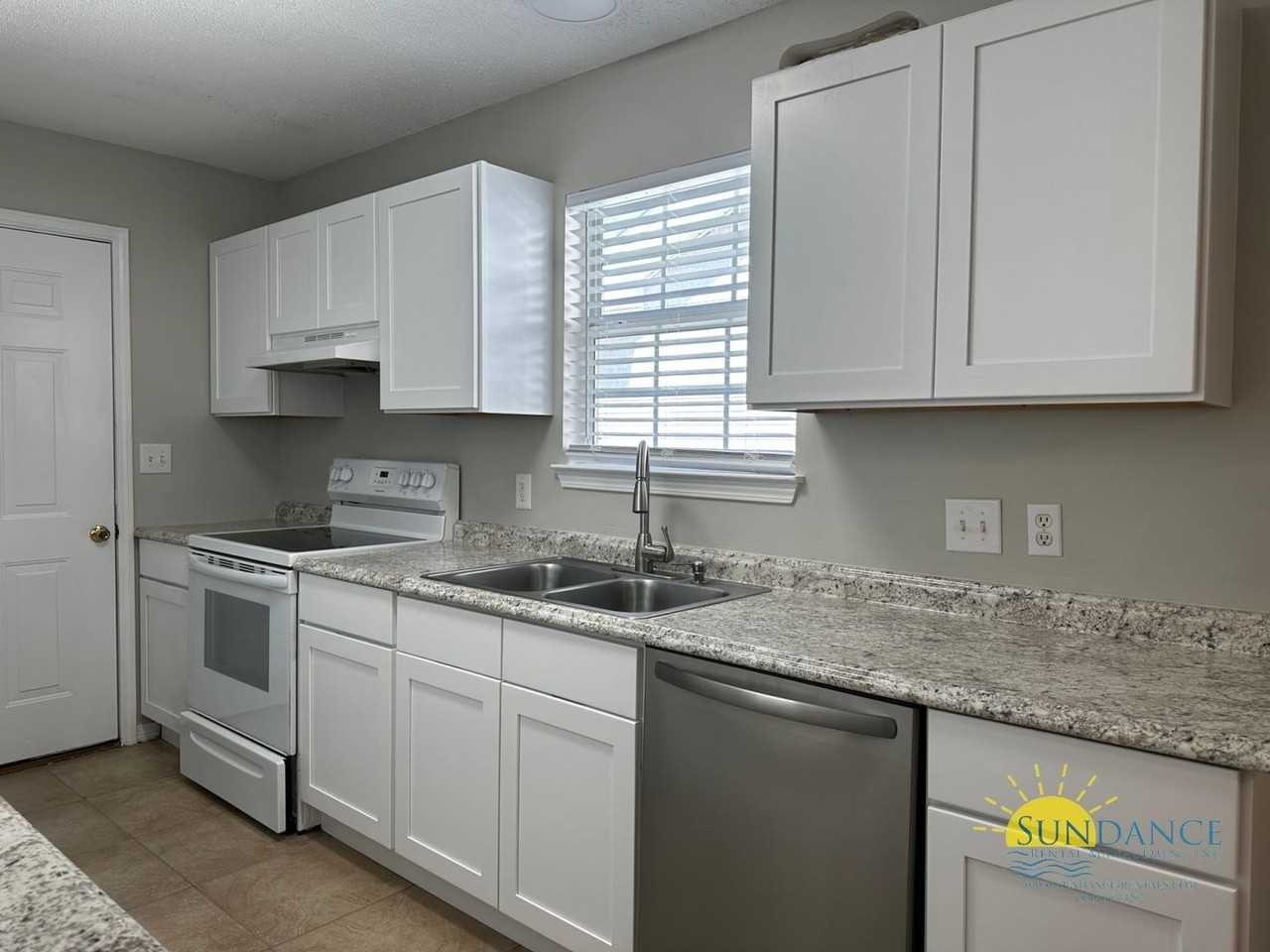 1902 Summer Hills Ln - Photo 4 of 22