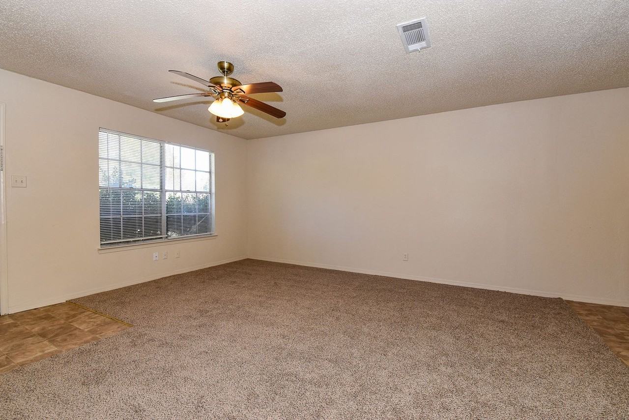 3307 Maple Ave - Photo 4 of 25