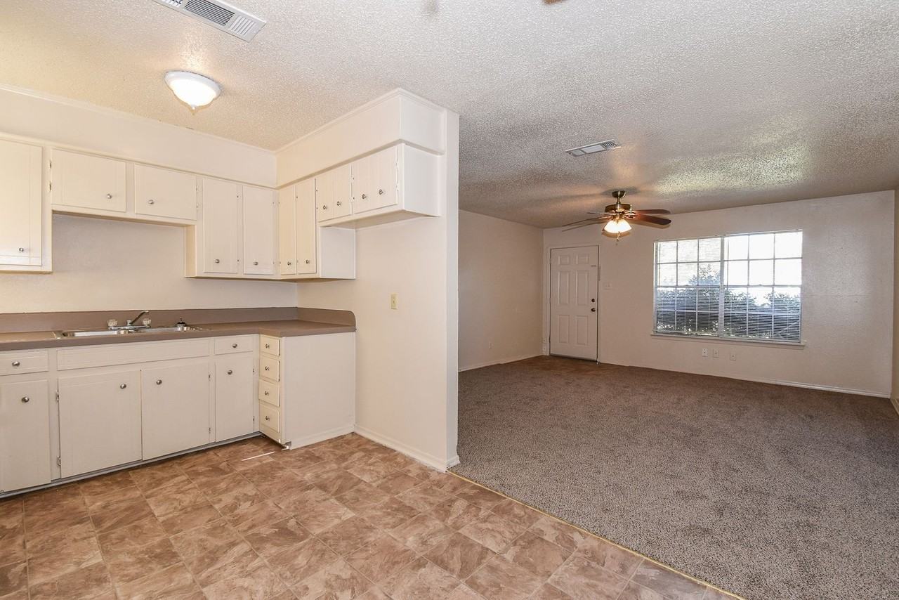 3307 Maple Ave - Photo 5 of 25