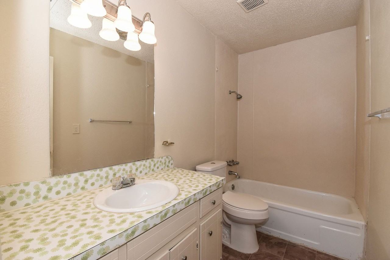 3307 Maple Ave - Photo 7 of 25