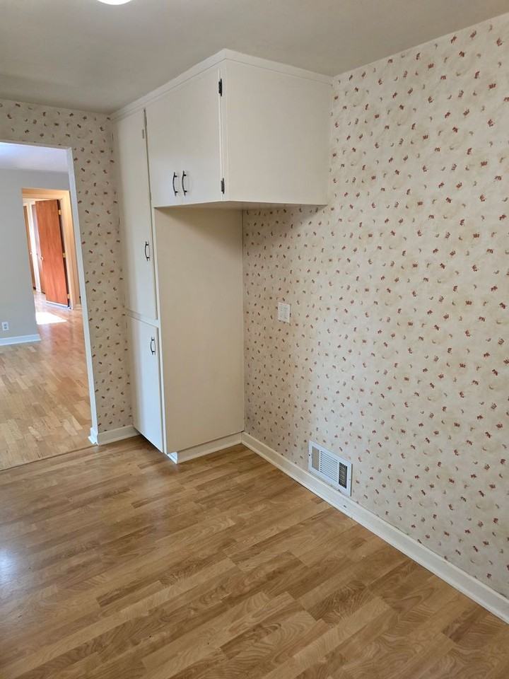 119 Greenleaf Ave - Photo 7 of 25
