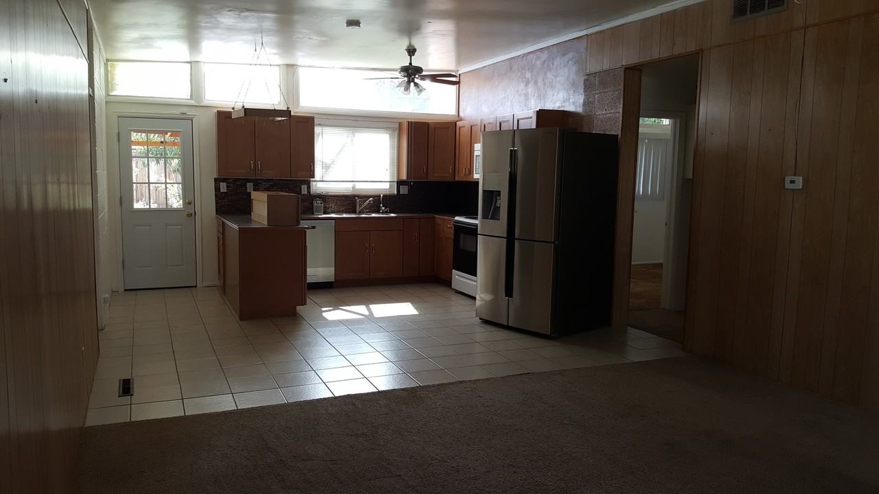 406 Oriole Rd - Photo 3 of 16