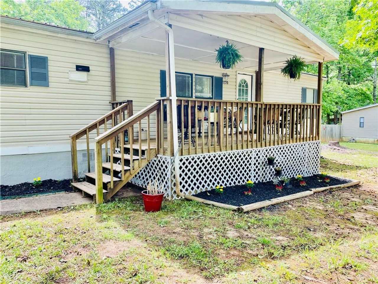 1170 Steele Dr - Photo 2 of 10