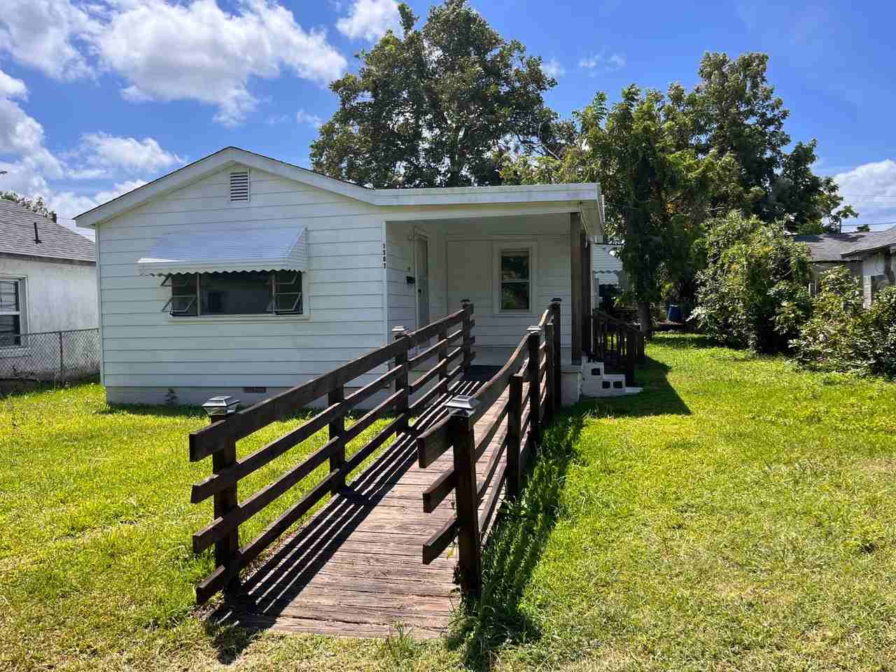 1307 Fisher St - Photo 5 of 10