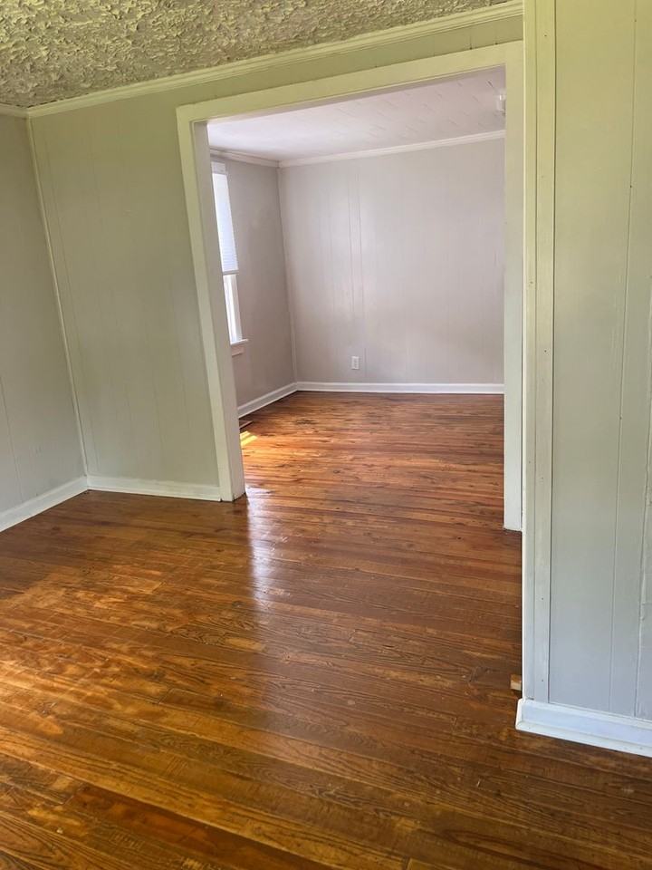 1307 Fisher St - Photo 6 of 10