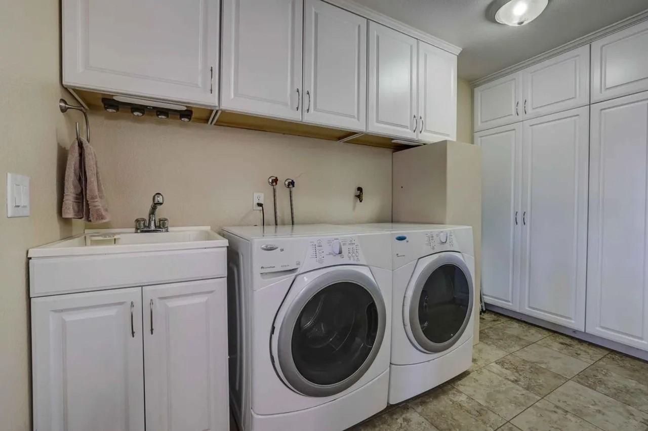 1975 Ne Butler Market Rd - Photo 7 of 24