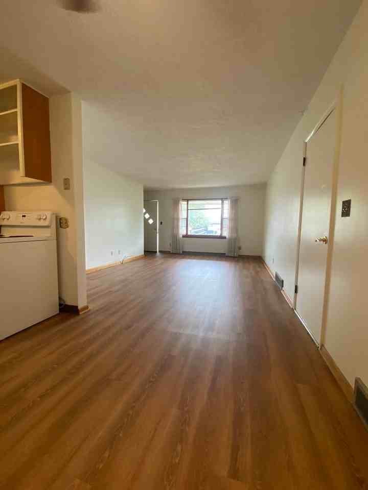 332-334 Maple St - Photo 3 of 7