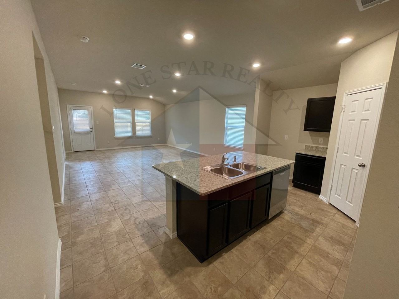 9601 Murandy Dr - Photo 5 of 20