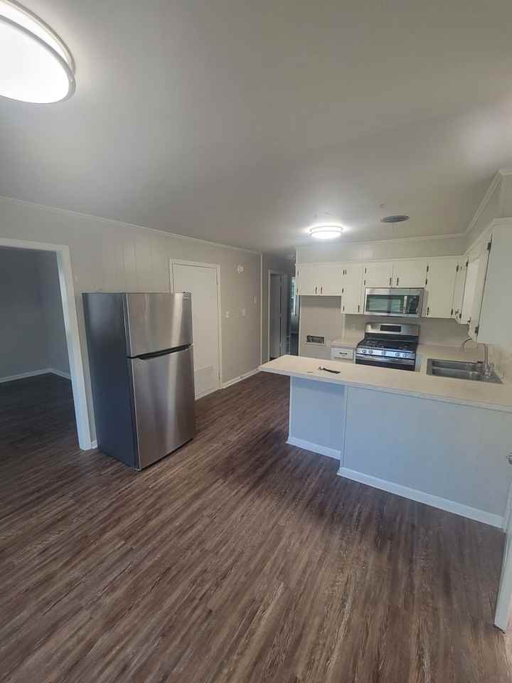 100 W Lincoln Ave - Photo 2 of 9