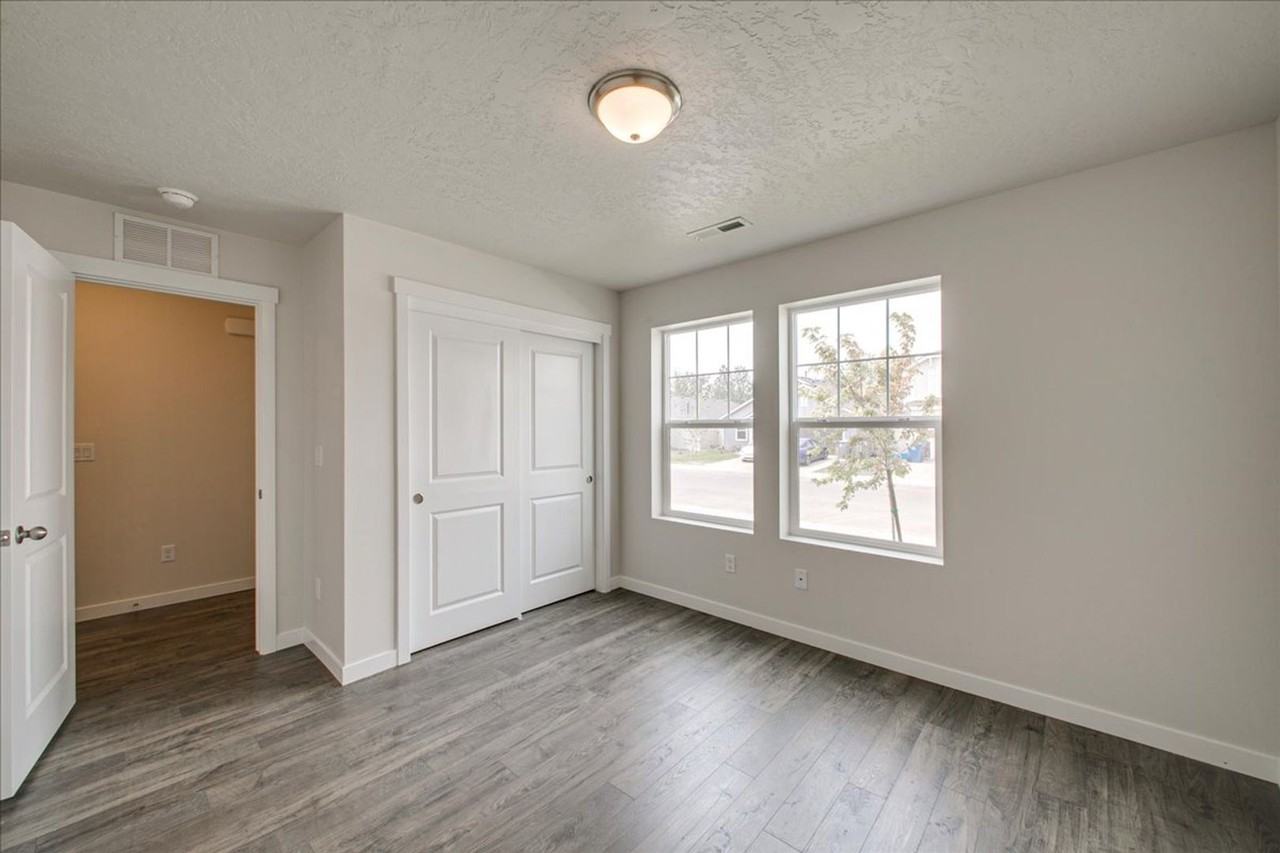 17060 N Quebec Ave - Photo 4 of 35