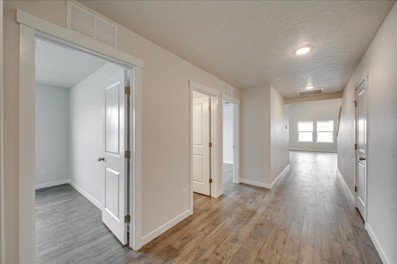 17060 N Quebec Ave - Photo 5 of 35