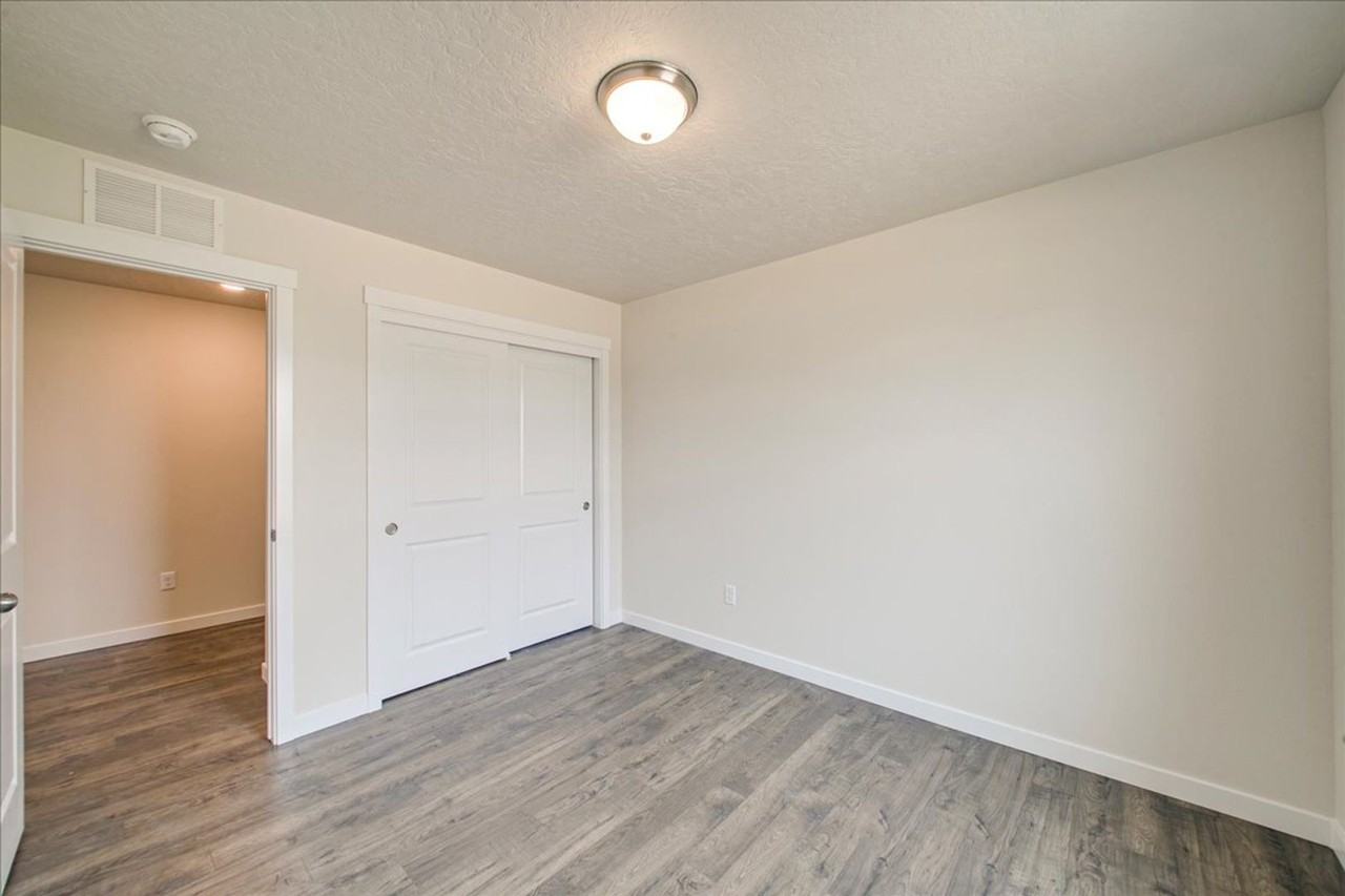 17060 N Quebec Ave - Photo 7 of 35