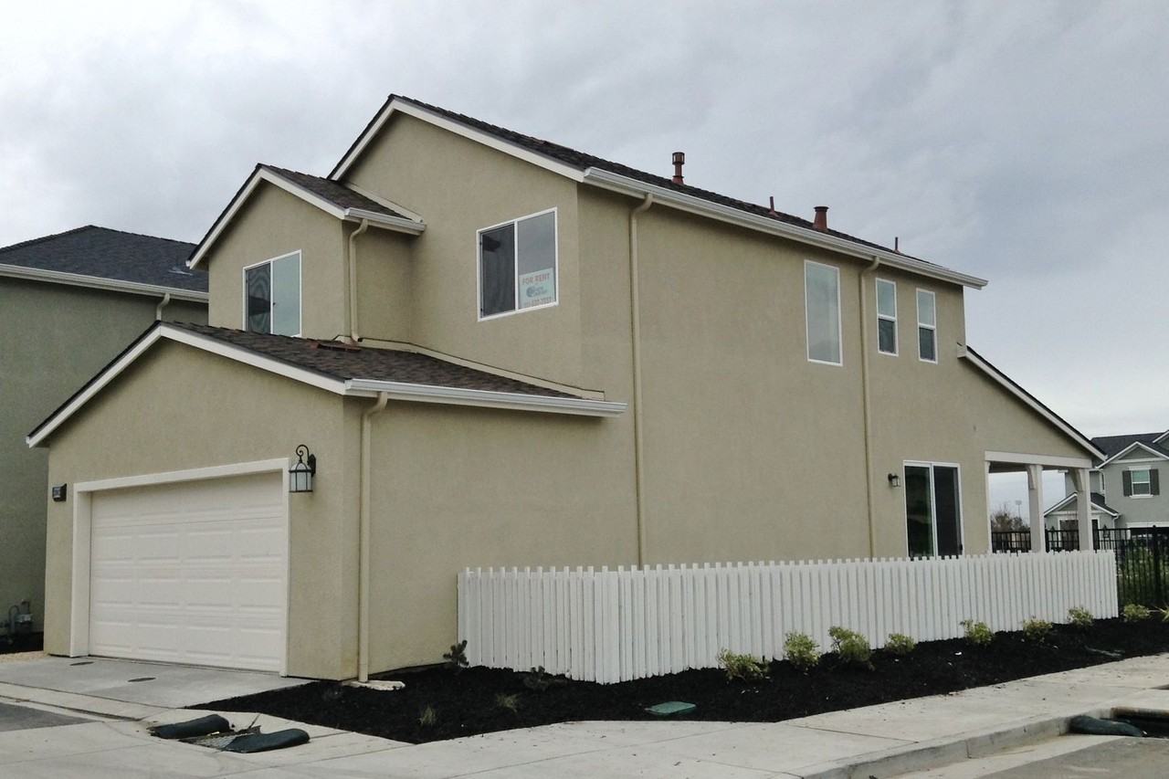 2002 Heartland Dr - Photo 2 of 21