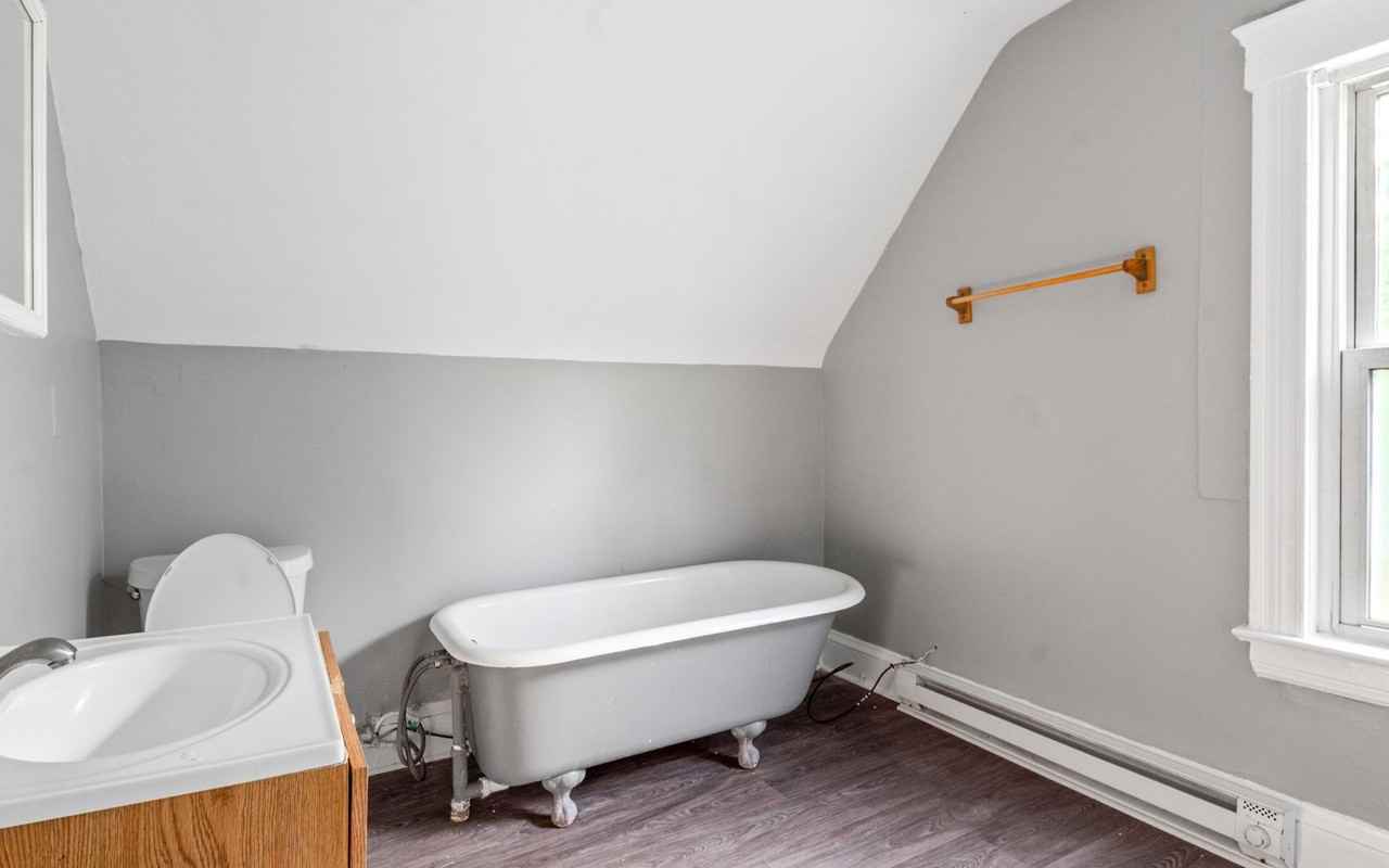 1261 E 99th St - Photo 4 of 50