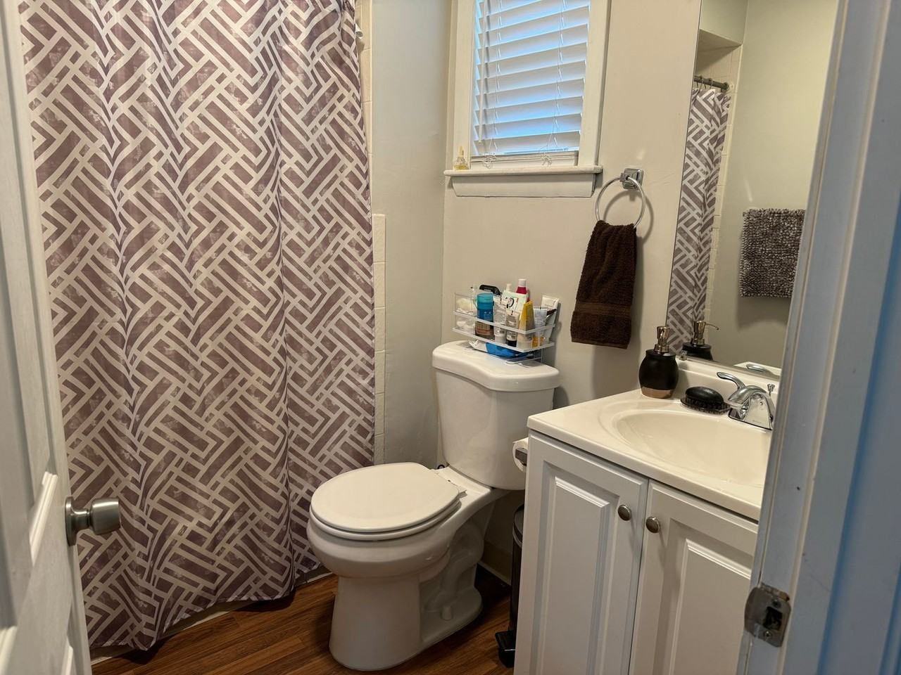 Cole St 113 - Photo 3 of 8