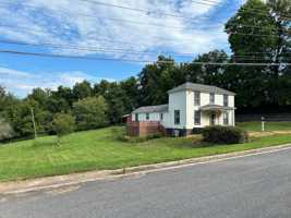 featured image of 2920 Richmond St