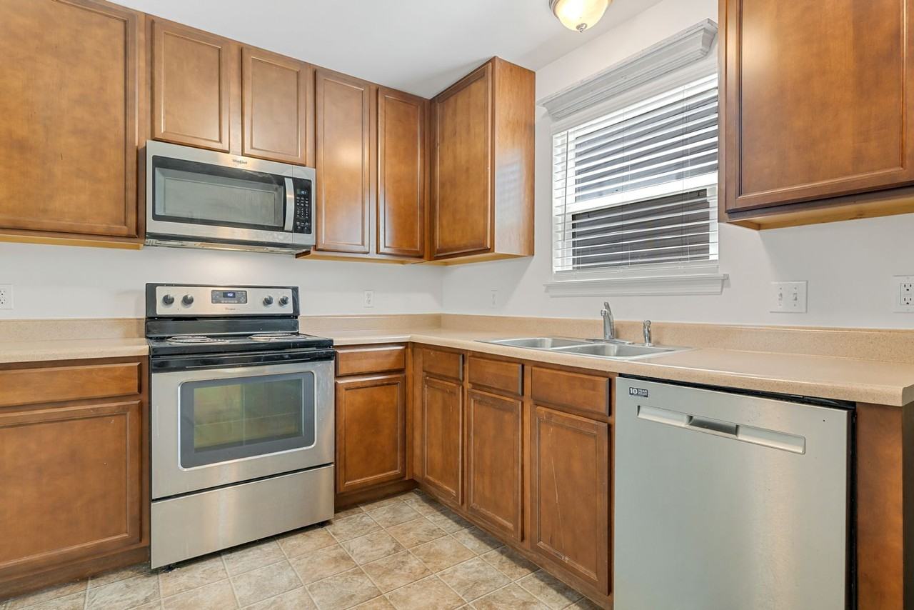 1744 Coupru Ct - Photo 4 of 18