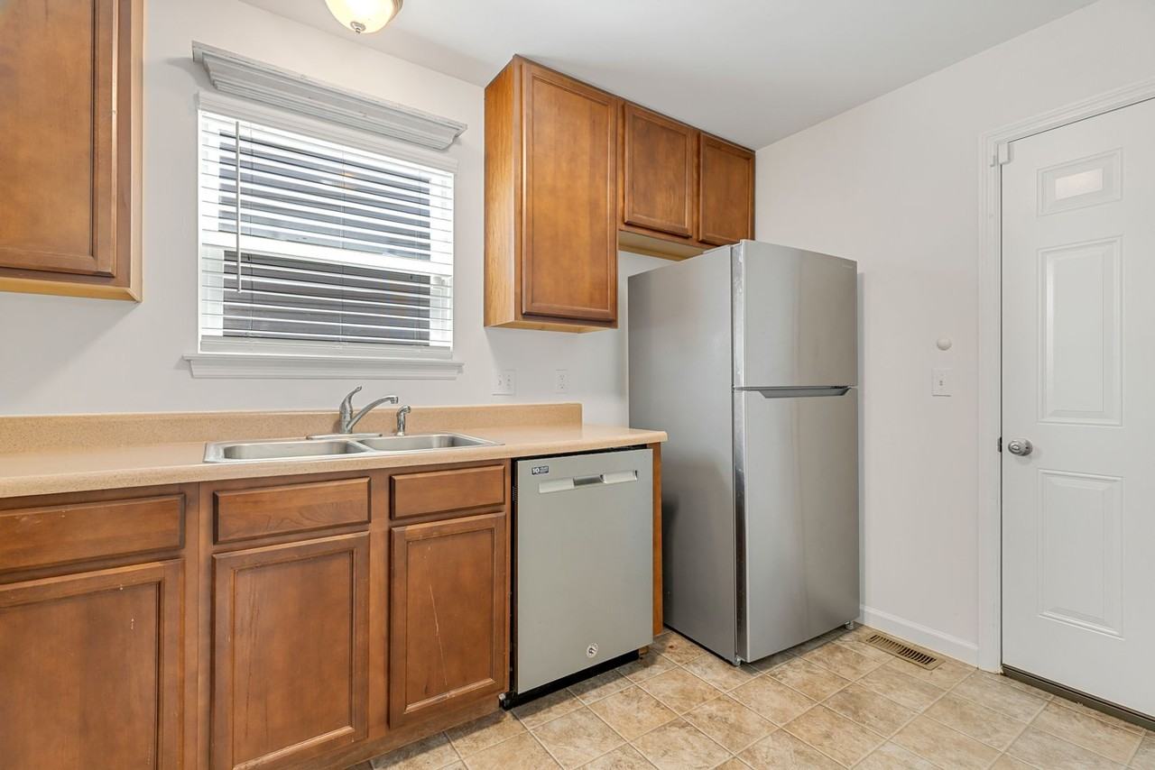 1744 Coupru Ct - Photo 5 of 18