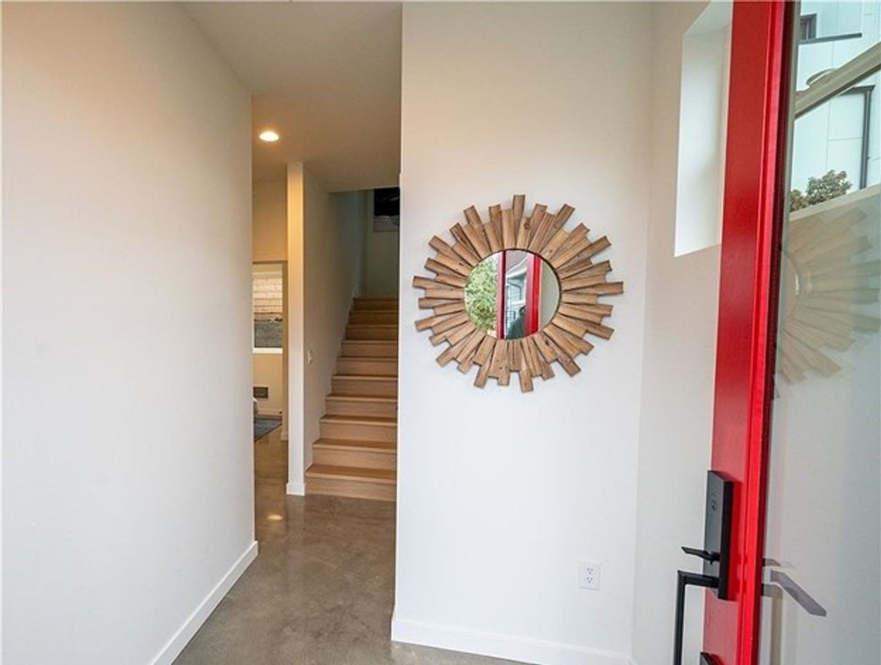 936 N 90th St - Photo 4 of 30