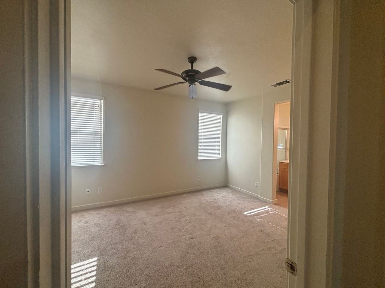 3665 Del Mar Ave - Photo 7 of 17