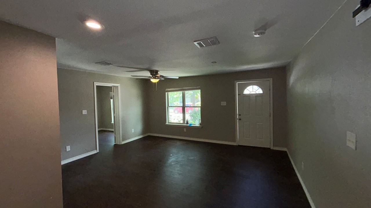 2816 Gordon Ave - Photo 4 of 25